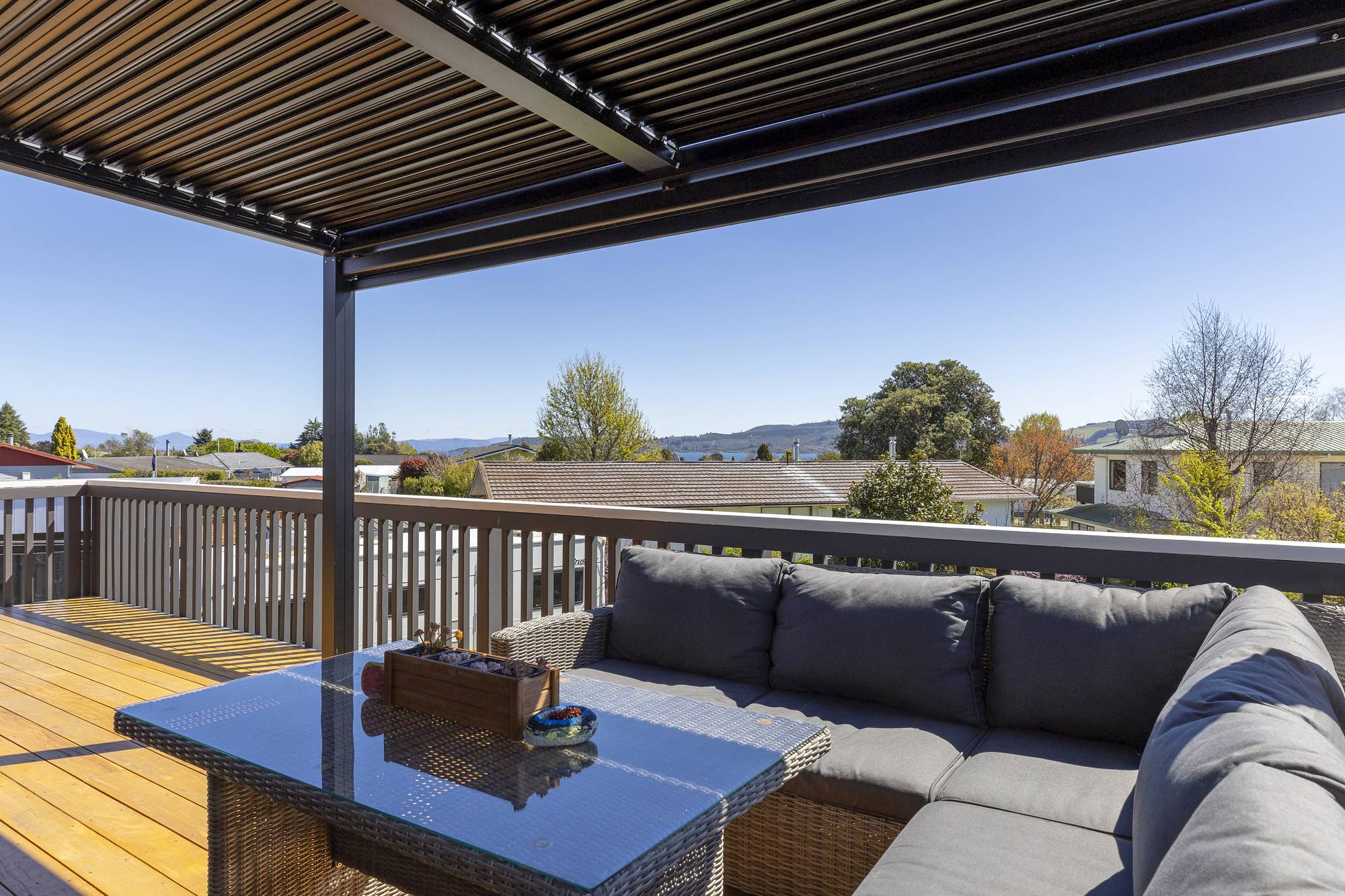 Bayleys Taupō Pre-Release Window hero photo